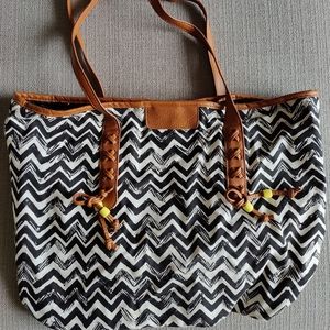 Black and white wavy lines Tote Bag